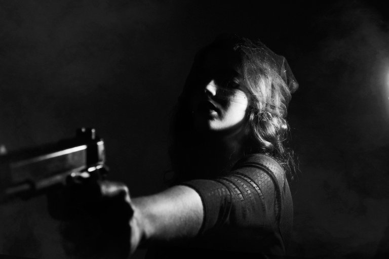 woman_gunpoint-1840256_1920.jpg