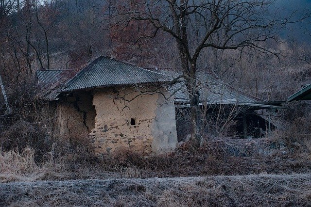 an-abandoned-house-4855379_640.jpg