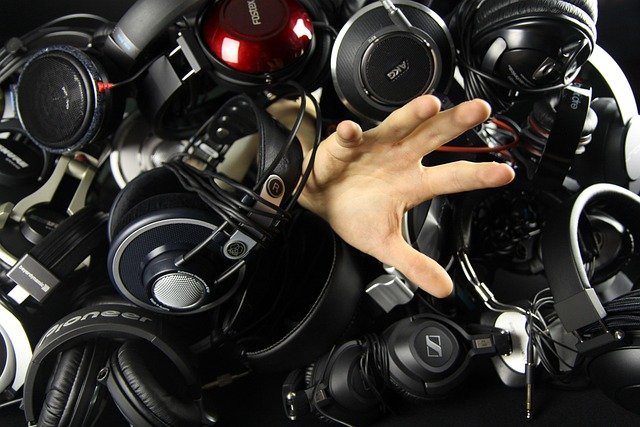 headphones-764866_640.jpg