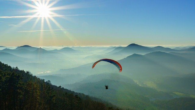 paraglider-4737678_640.jpg