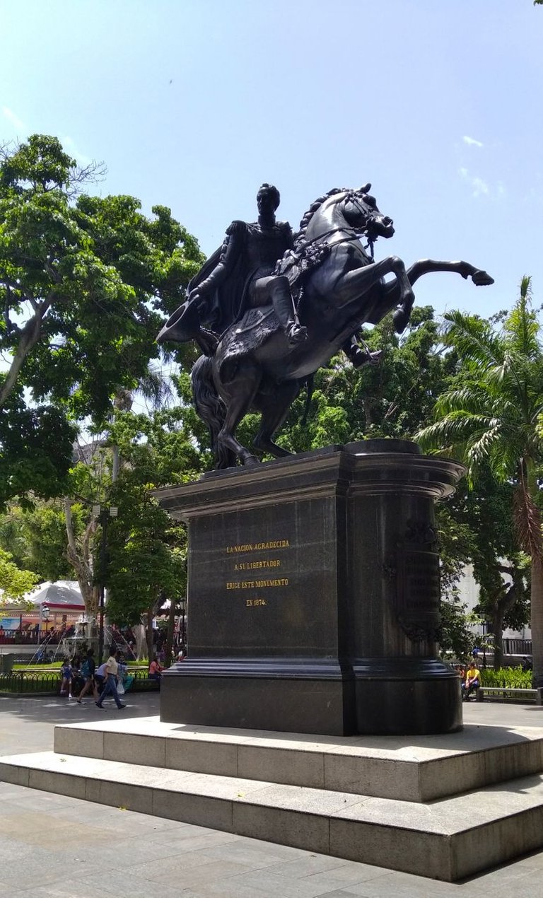 plaza bolivar.jpg