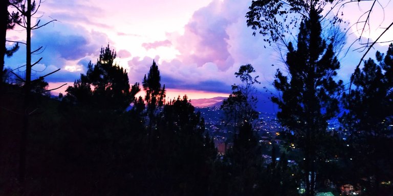 el volcan de noche.jpg