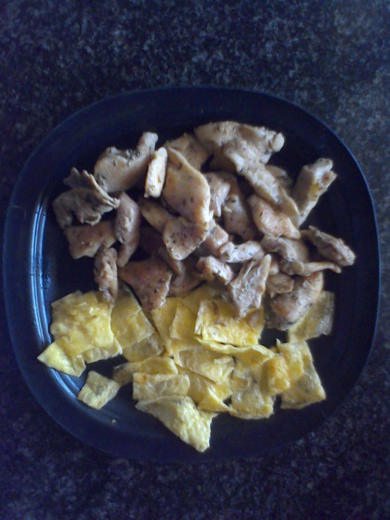 pollo y huevo cosidos.jpg