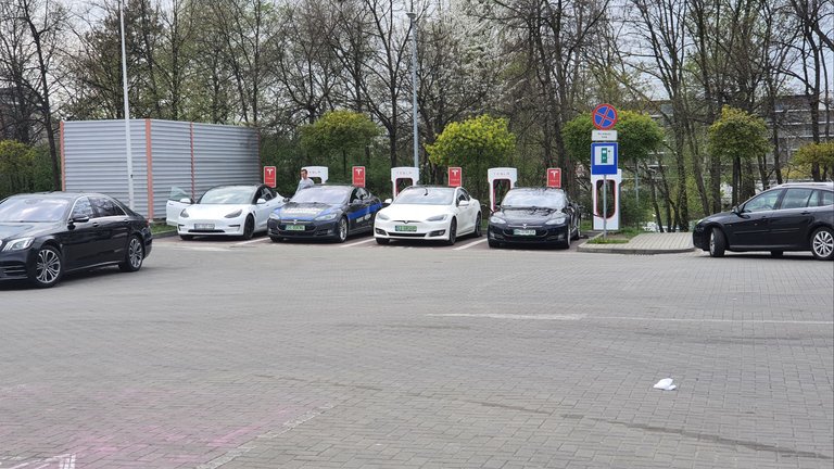 tesla-charging1.jpg