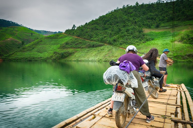 Vietnam River Pass stav falling.jpg