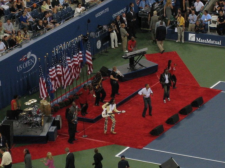 800pxEarth,_Wind__Fire_at_2008_US_Open.jpg