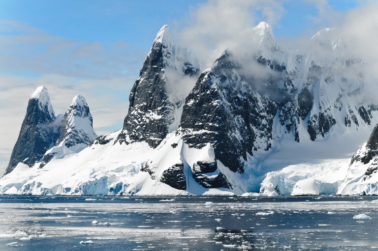 mountains-ice-bergs-antarctica-berg-48178.jpeg