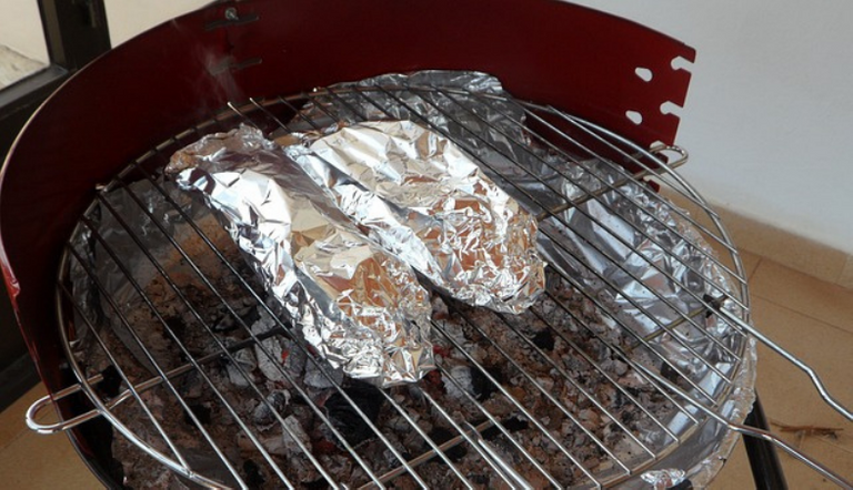 Don't use aluminum foil for cooking! (2).png