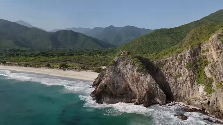 Aerial Photographs of Cuyagua: A Visual Journey between Beach, Mountains and Orange Sunsets