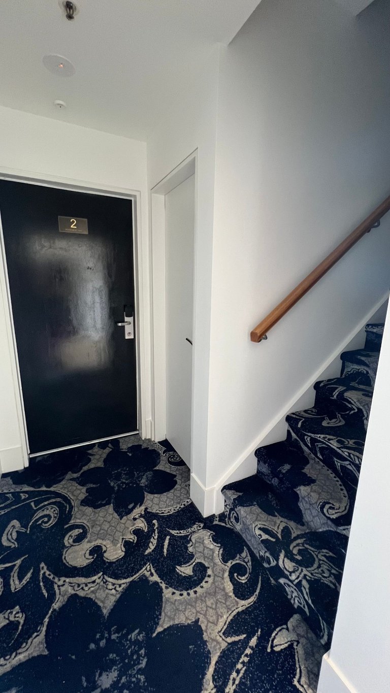STAIRS UP -L.jpg