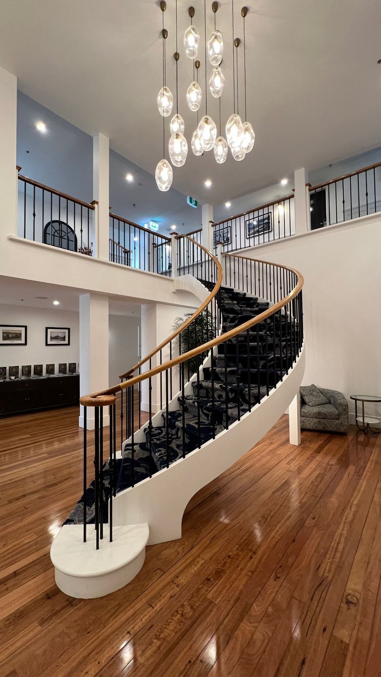 STAIRCASE2.jpg