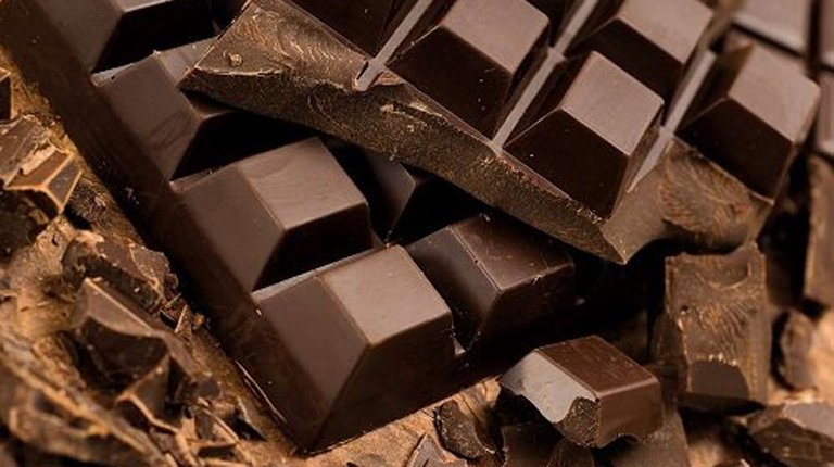-buenas-noticias-comer-chocolate-negro-es-bueno-para-el-organismo-2.jpg