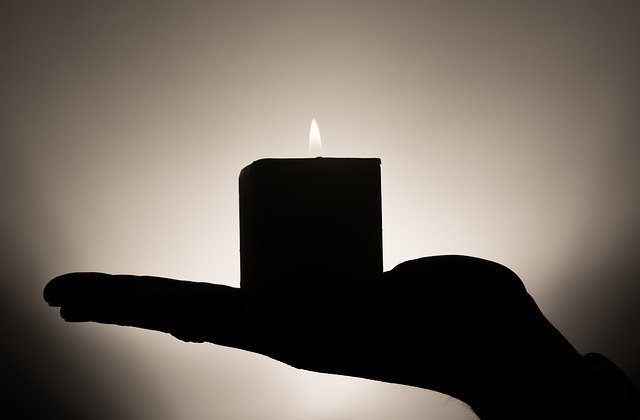 candle335965_640.jpg