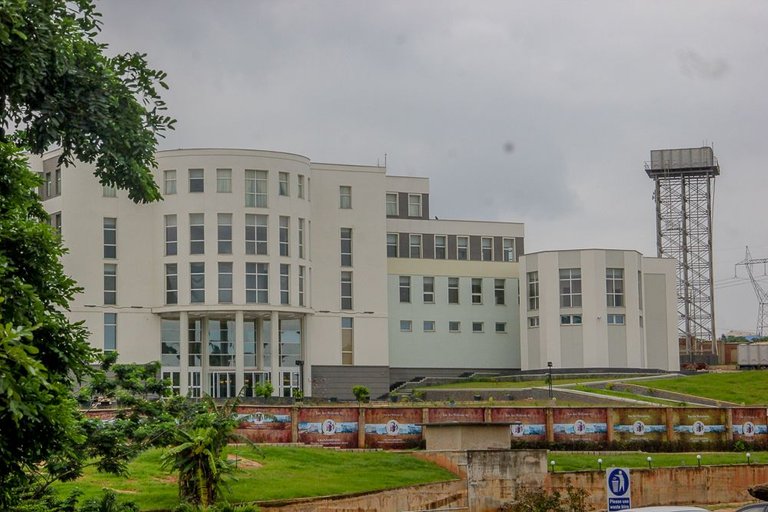 Front_view_of_the_Olusegun_Obasanjo_Presidential_Library.jpg
