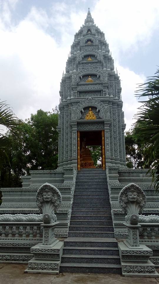 cambo temple in vn1.jpg