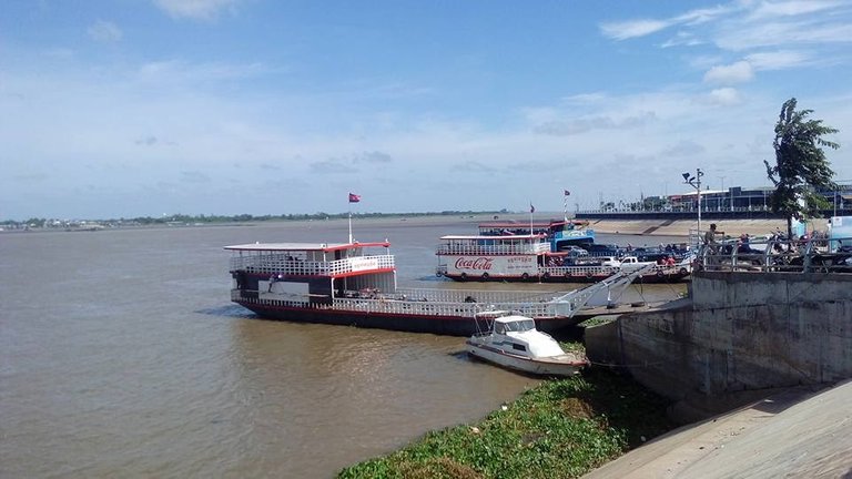 PPboat on the mekong.jpg