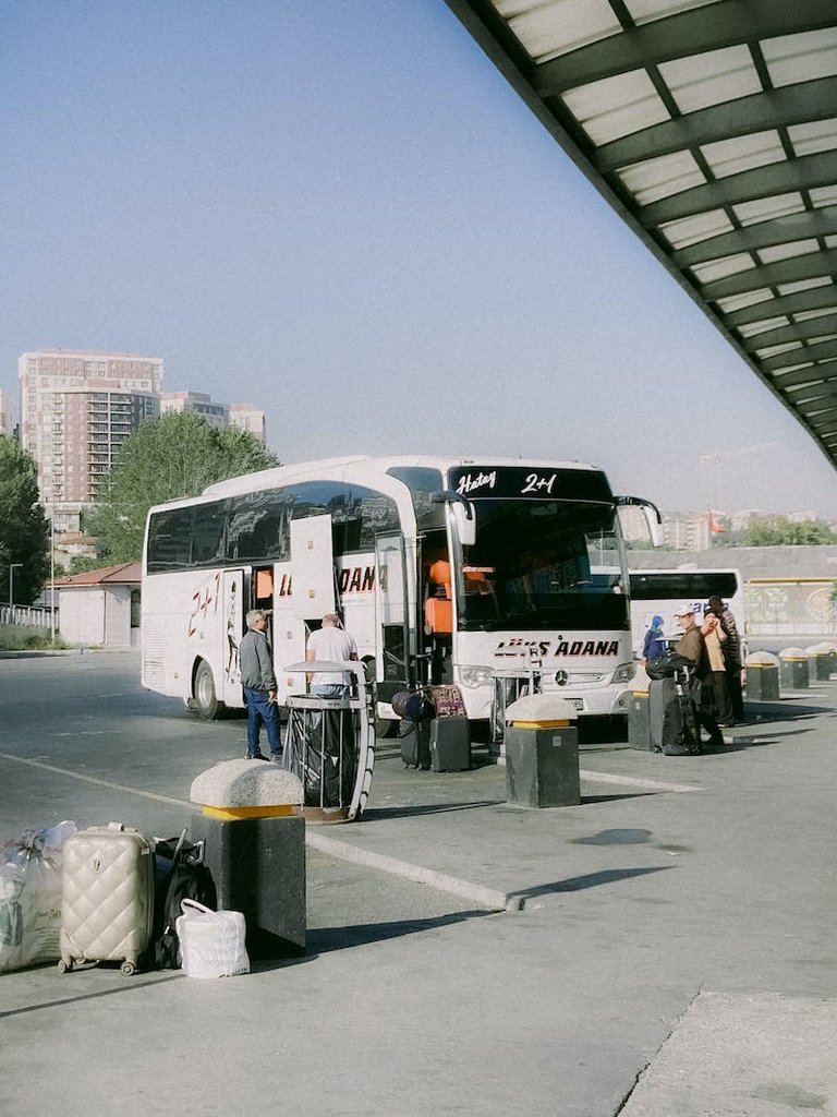 free-photo-of-bus-on-station.jpeg