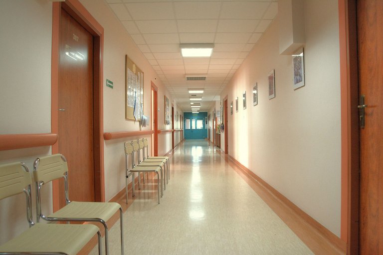 hospital-g7754aa79e_1920.jpg