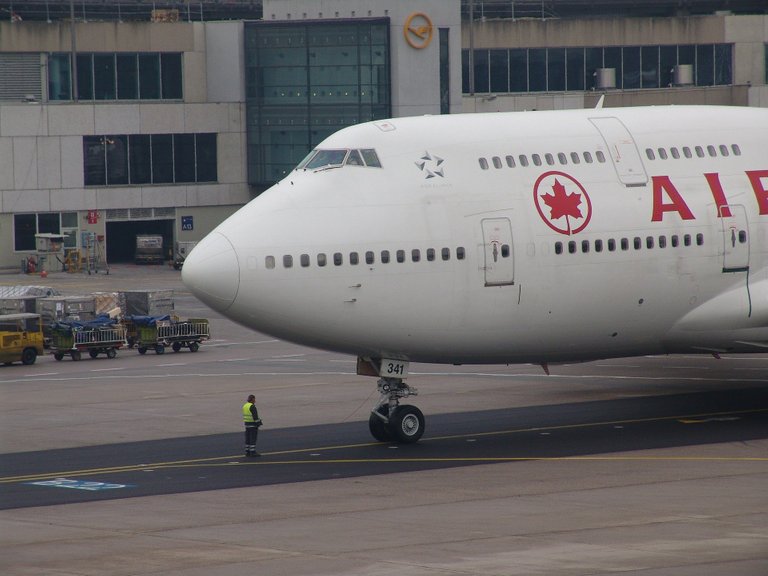 aircanada311517_1920.jpg