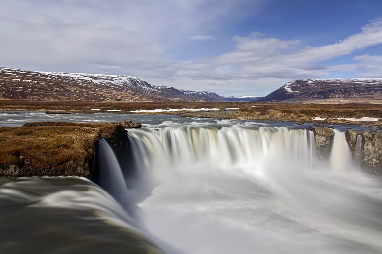 waterfall-7979339_1280.jpg