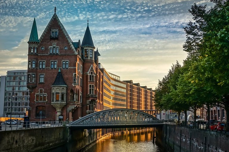 hamburg-3071437_1280.jpg