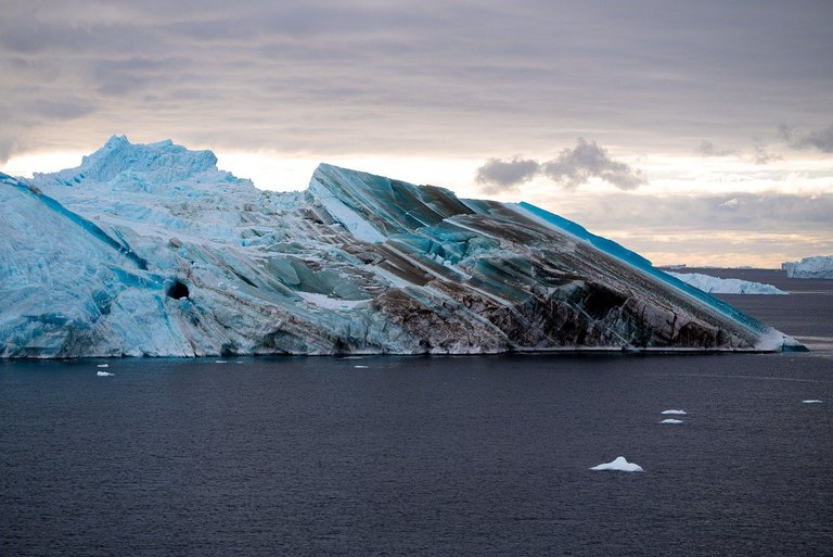 iceberg-9729316_1280.jpg