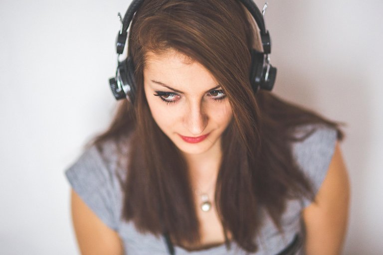 girl-791686_1280.jpg