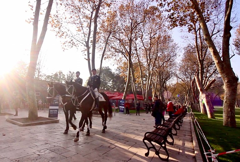 TopkapiPalace_Entrance.jpg