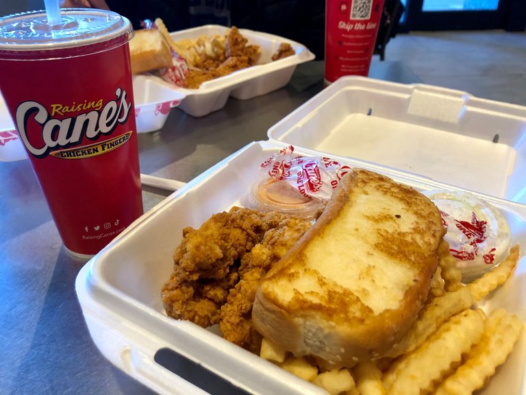 RaisingCanes_Chicago.jpg