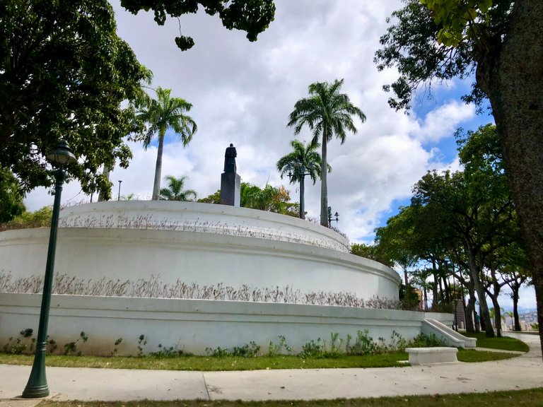 ElCalvario_BolivarSculpture1.jpg