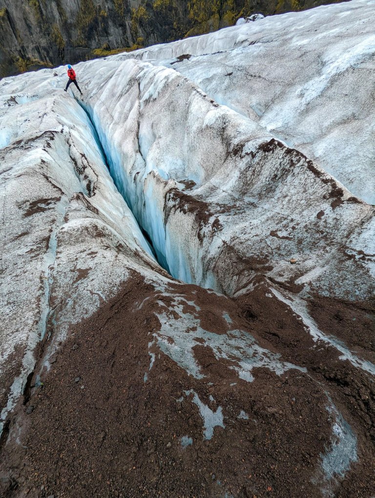 don't do this. If you fall in a split in moraine, you're gone forever fr fr no cap or whatever the kids are using as effective communication these days