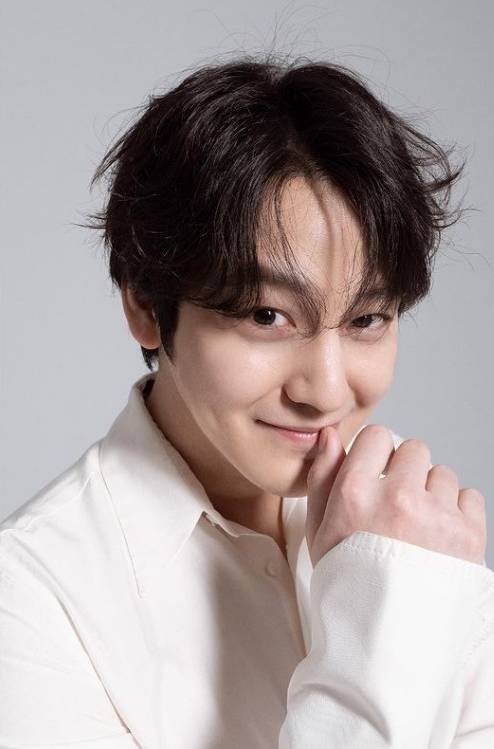 Kim_Beom-1989-p1.jpeg