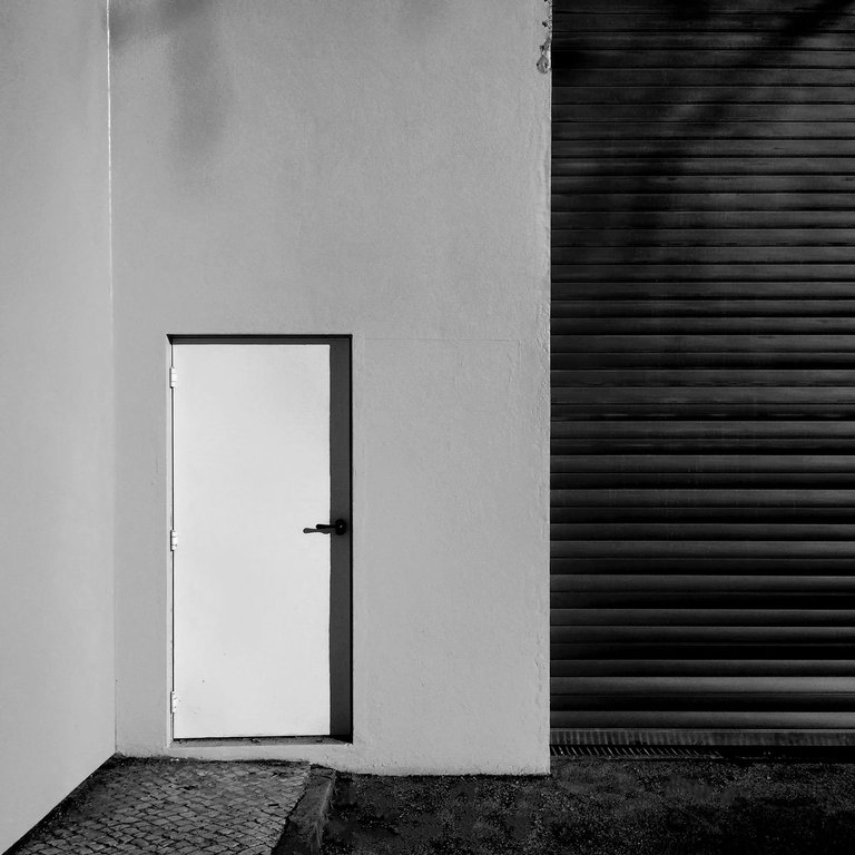 6-Minimal_ Black & White_Paulo Abrantes-8.jpg