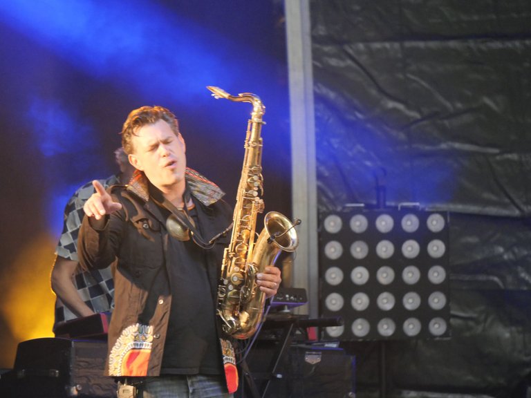 saxophoniste (2).JPG