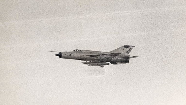 MIG-21 en pleno vuelo| tomada de los archivos de mi padre