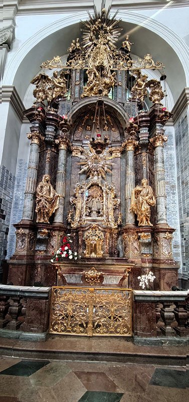 altar niño praga.jpg