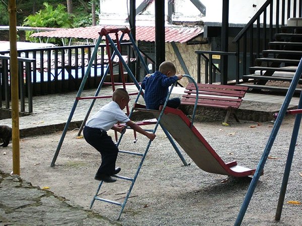 niños parque 3.JPG