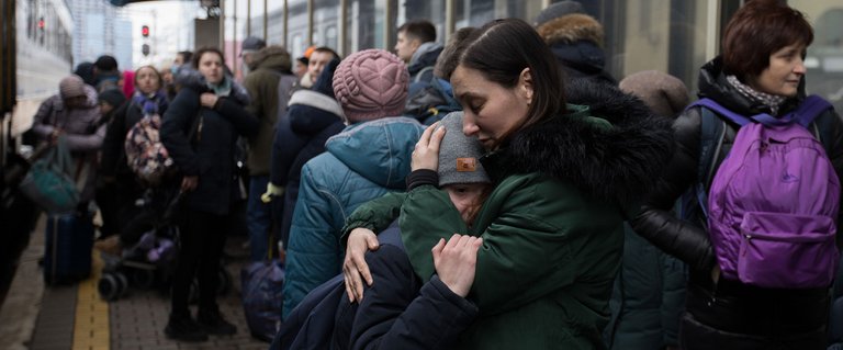 Ukraine_KyivTrainStation_01March2022_Redux_LicenesedThroughAugust2022_1_HERO_2048x850.jpg