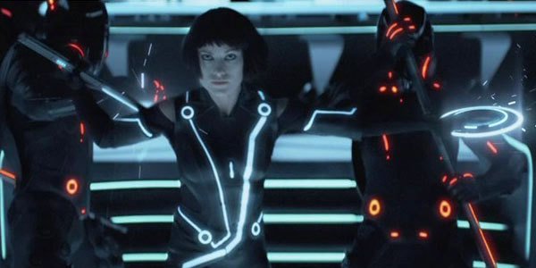 Quorra-at-End-of-Line-club-tron-legacy-18138695-600-300.jpg