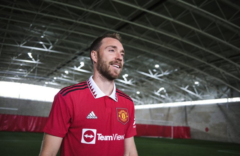 manchester-united-hand-christian-eriksen-jesse-lingards-old-number-lisandro-martinez-takes-over-paul-pogbas-as-neither-take-frenkie-de-jongs-current-barcelona-squad-number-scaled.jpg