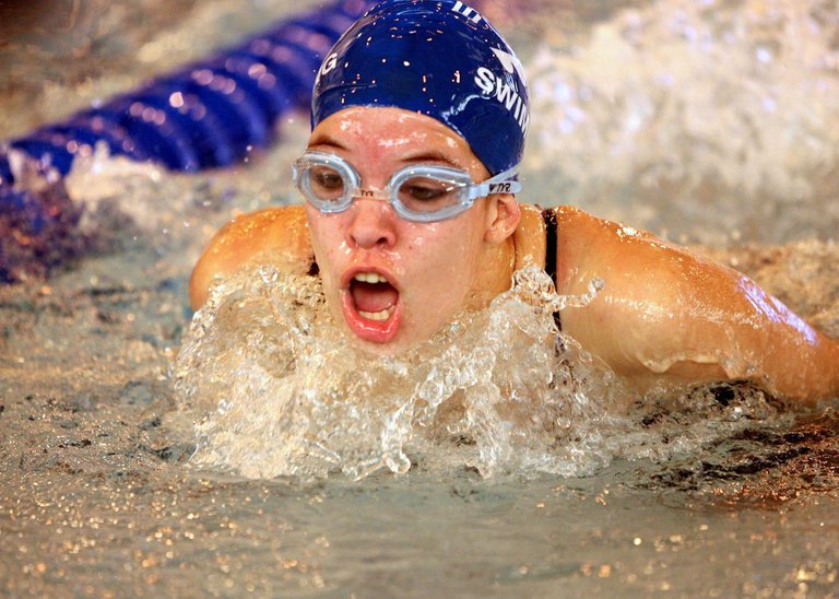 swimmer-g3cc9708cf_1920.jpg