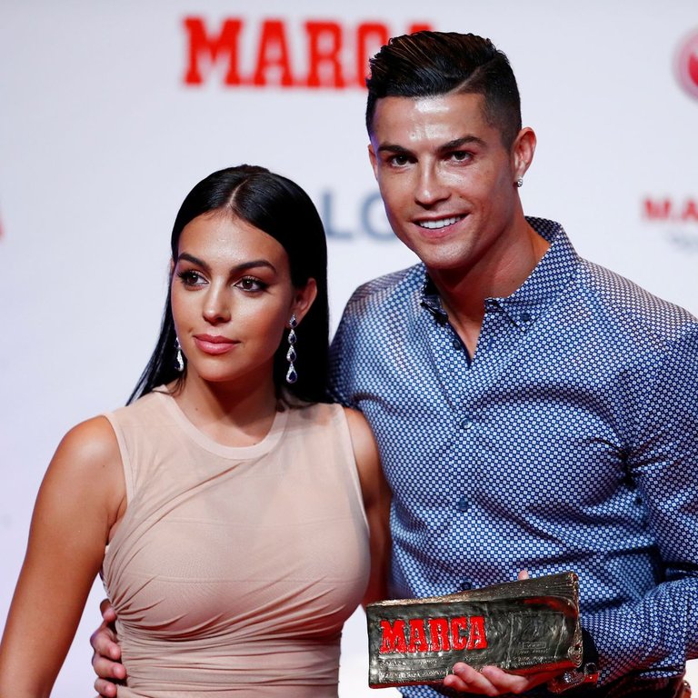 0_Cristiano-Ronaldo-receives-the-MARCA-Legend-award.jpg