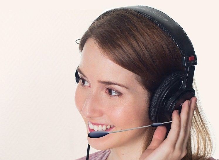 0045 headset dictation woman service1660848_750.jpg