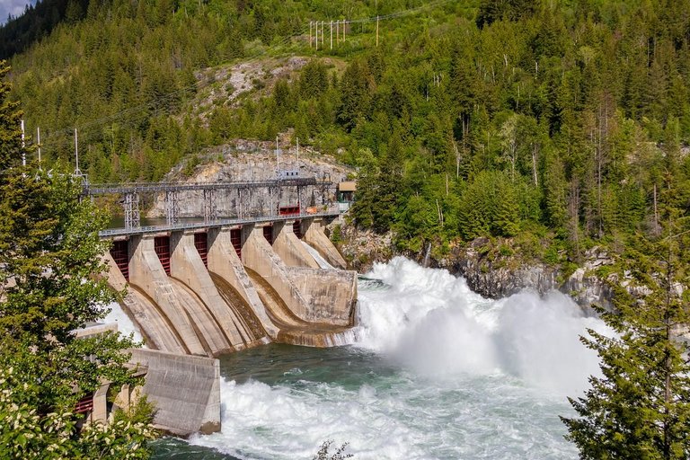 hydroelectric-dam-7242143_1280.jpg