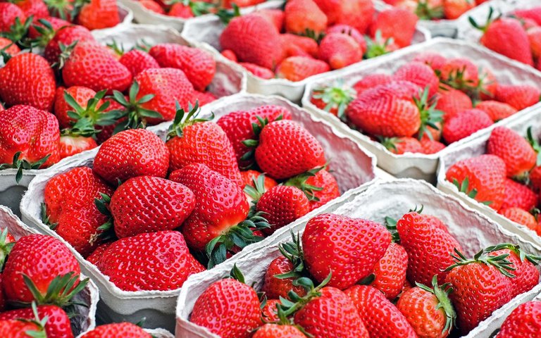 strawberries-geb517eef8_1920.jpg