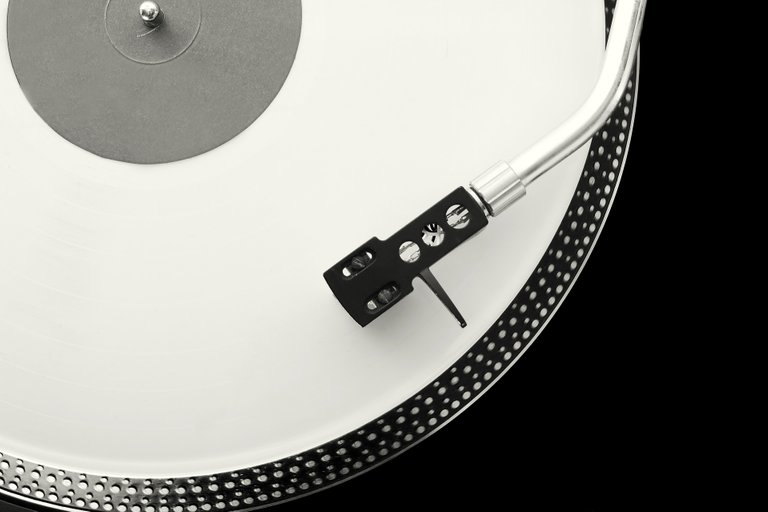 turntable-g0fe17e0f6_1920.jpg