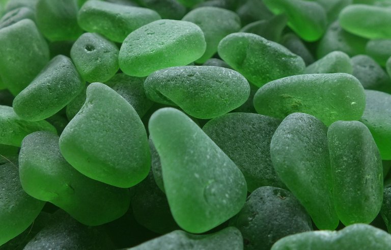 0184-GreenSeaglass.jpg