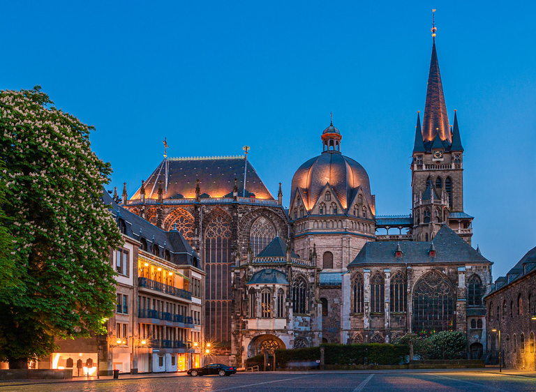 Cathedral of Aachen.png