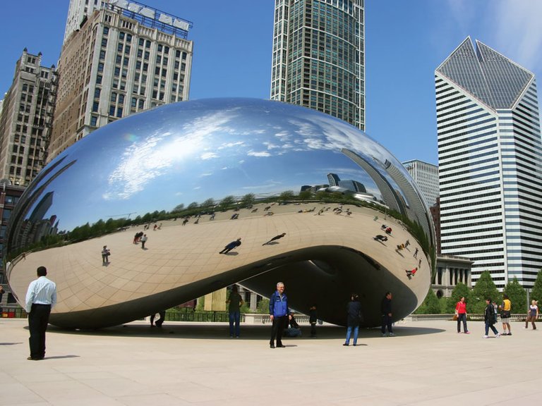 Visitors-sculpture-Cloud-Gate-Anish-Kapoor-Chicago.jpg