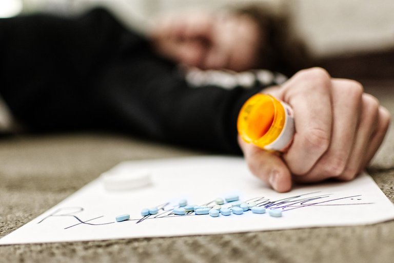 overdose-4260911_1280.jpg